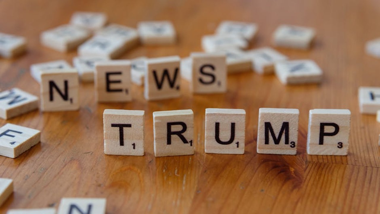 Infographic showing Palworld's concurrent player count and sales figures on Steam and Xbox